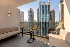 Chic Studio Steps to Dubai Mall with Infinity Pool