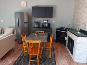 Quarto privativo com varanda gourmet na Vila Carimã