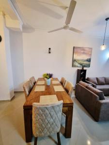 Serenity Villa SeaFront Apartment Bambalapitiya