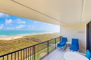 Coastal Chic 2BR Suite with Expansive Views