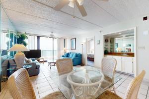 Coastal Chic 2BR Suite with Expansive Views