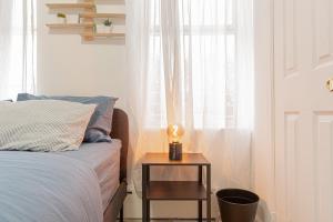 Modern Comfort 2BR with Washer & Dryer Near Subway & LGA