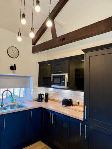 Boutique Penthouse Stay in Gloucester with Free Parking
