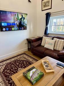 Boutique Penthouse Stay in Gloucester with Free Parking