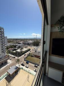 Apartamento 2 dormitórios, com piscina e perto da praia