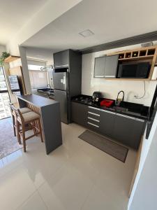 Apartamento 2 dormitórios, com piscina e perto da praia