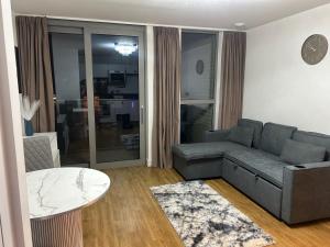 Central 1-Bed Apt for 4 Near Transport & Shops