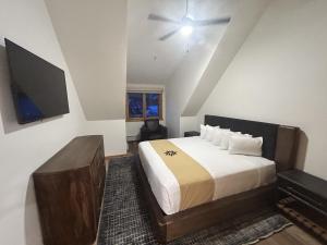 Renovated 3BR Mountain Condo - Kids Ski Free condo