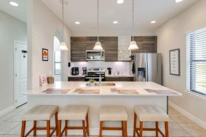 Golf, Dine and Unwind Poolside! Haines City Getaway