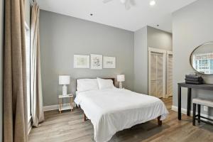 NEW LISTING! The Townie Retreat - Walk to Stadium! apts