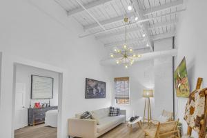 New Listing! The Dawg Walk Downtown apts