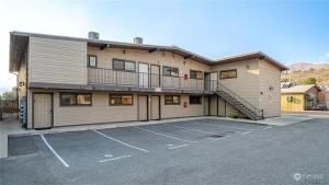 Downtown Retreat Walkable, LAKE & Mountain VIEWS