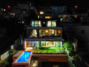 Panoramic Viewpoint - Luxury Villa with Ocean view