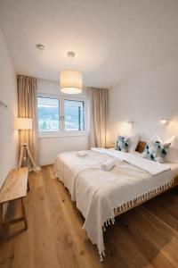 Die Malerei Penthouse by Da Alois