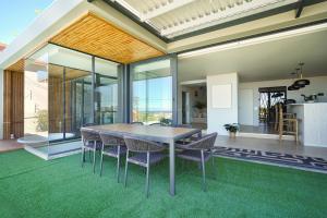 Panoramic Viewpoint - Luxury Villa with Ocean view