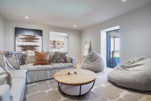 Panoramic Viewpoint - Luxury Villa with Ocean view