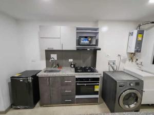 Apartamento moderno frente a la Universidad Santo Tomás WiFi y parqueadero