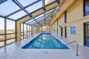 Beachfront Bliss Studio Heated Pools & Hot Tubs