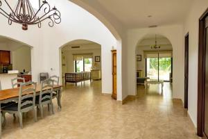 Entire House in Buenaventura - private pool and walking distance to the beach
