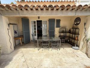 Joli mas à La Croix-Valmer avec piscine et terrasse vue mer - FR-1-726-69