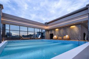 Yunmeng Riverview Hotel-Free pick up-inside the Fenghuang Ancient-English Service