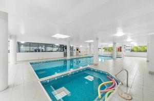 Amazing 3BR Apt with Parking & ICC & DarlingHarbour-10 min