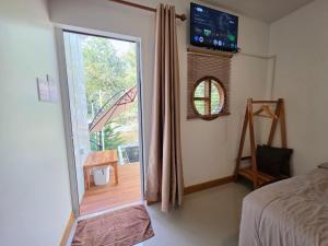 ไวท์ เฮ้าท์ แคมป์ ชะอม