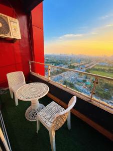 Sunshine Stays, Gaur City Centre, Gr Noida West