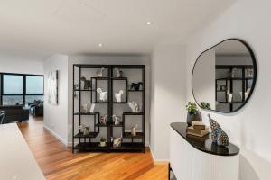 Skylight Brisbane Apartment with Free Parking