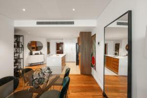 Skylight Brisbane Apartment with Free Parking