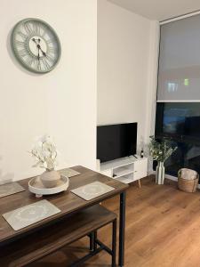 Comfy 2 Bed Near Heathrow - Work & Travel Ready