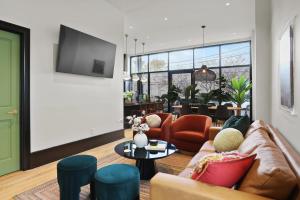 Beautiful 4 Bed 4 Bath with Pool Walk to Everything#1