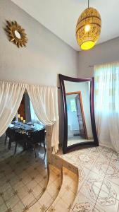 Rusty Blue Belize 2 Bedroom sleeps 8, Hammocks, Gated WiFi & Hot Water