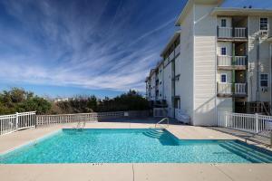 Beacon at Surf City- Retreat Near Beach and Pools