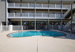 Beacon at Surf City- Retreat Near Beach and Pools