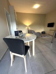 The Anchor Suite - Private Garden Apartment with Pool in Ludwigsdorf