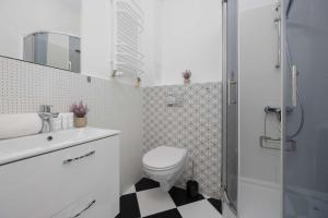 Cozy Apartment Hoża Warsaw Near PKIN with Air Conditioning by Noclegi Renters