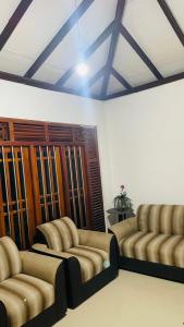 Moris Place
