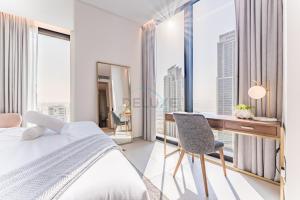 Balcony Facing the Marina with Partial Sea Views, Steps from the Beach and a Short Walk to Ain Dubai and Tram, The Address Residences, Jumeirah Beach Residence by Deluxe Holiday Homes