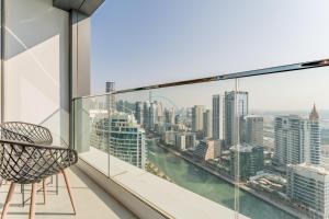 Balcony Facing the Marina with Partial Sea Views, Steps from the Beach and a Short Walk to Ain Dubai and Tram, The Address Residences, Jumeirah Beach Residence by Deluxe Holiday Homes