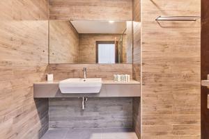 Bright 2 BHK in Prime Location