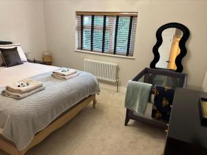 Close to QA hospital, Portsmouth Naval Cottage with incredible views