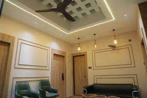 Hidden 3bhk Gem - 2 Mins to Vishwanath Temple