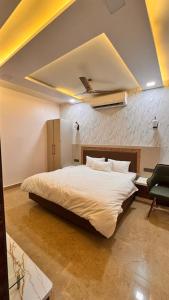 Hidden 3bhk Gem - 2 Mins to Vishwanath Temple