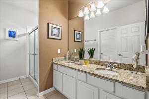 Large Family Retreat Pool BBQ Disney Parks Nearby