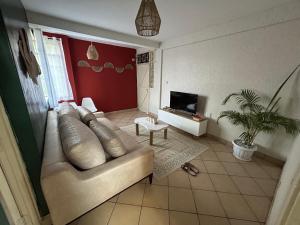 Asiliya Kenya, Elegant 1-Bedroom Apartment with Sofa Bed near JKIA & Wilson Airport