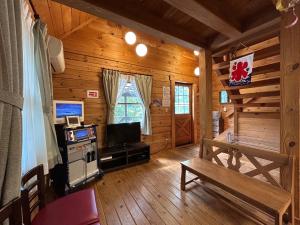 ファミーユ松川湖 湖の目の前に佇む貸切ログハウス 1棟貸切 バーベキュー ペット相談可 長期滞在 カラオケ