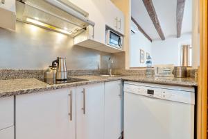 Portal del Carro 7 Junto a la Catedral