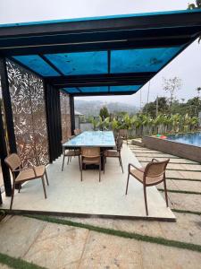 Bumblebee Pool Villa Munnar