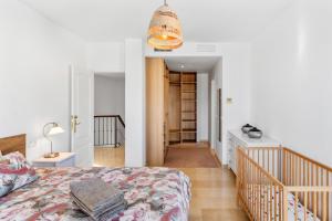 Spacious And Elegant Villa V214